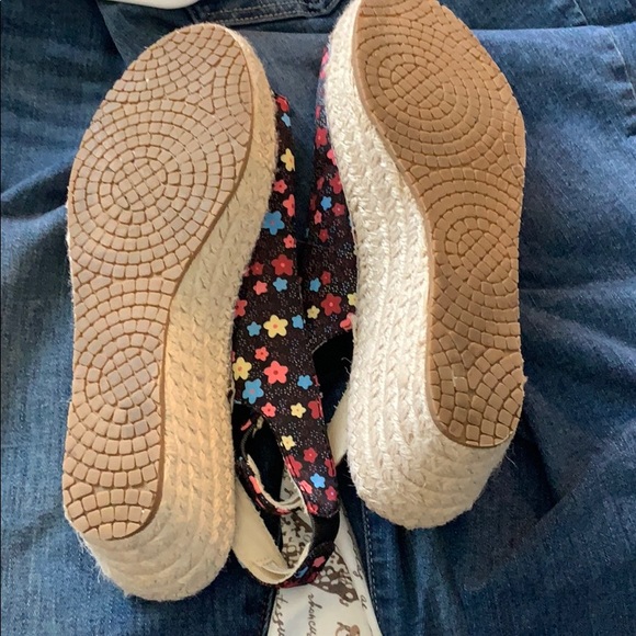 Sandals - Picture 3 of 3